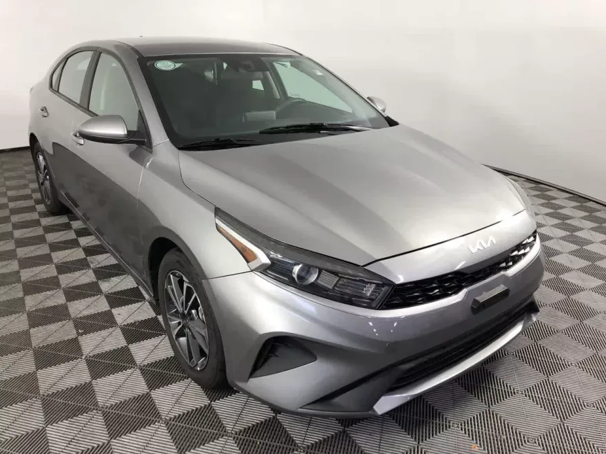 2024 Kia Forte LXS photo 1