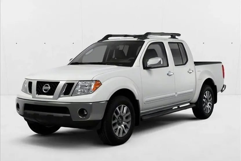 2010 Nissan Frontier SE Crew Cab photo 1