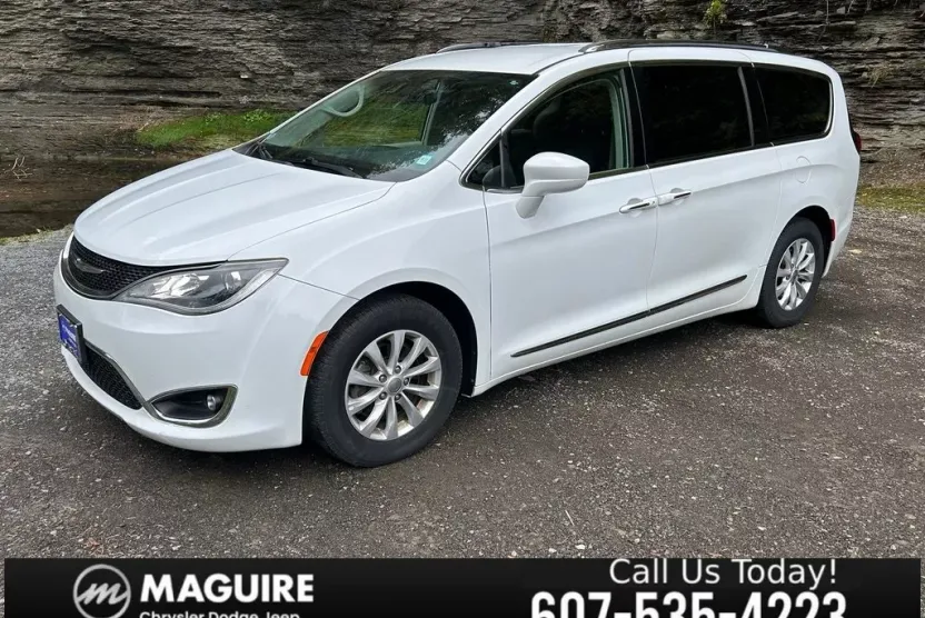 2018 Chrysler Pacifica Touring L photo 1