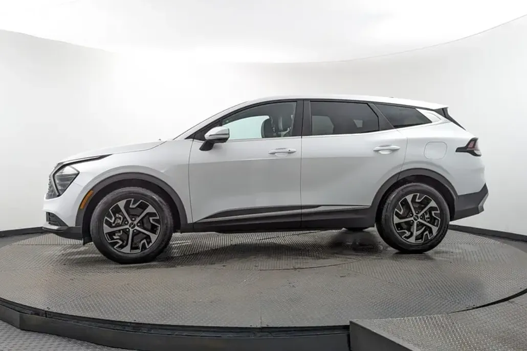 2024 Kia Sportage EX photo 1