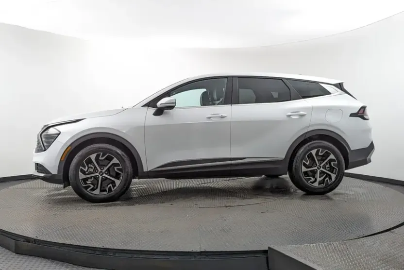 2024 Kia Sportage EX photo 1