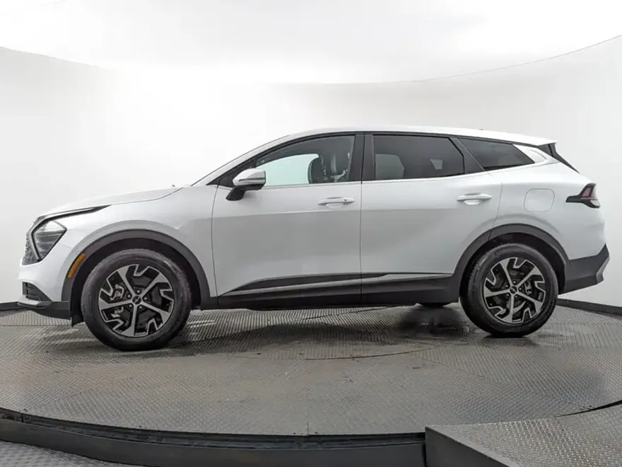 2024 Kia Sportage EX photo 1