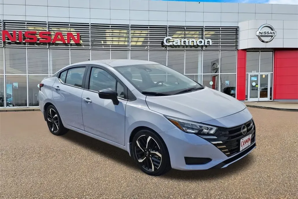 2024 Nissan Versa 1.6 SR photo 1