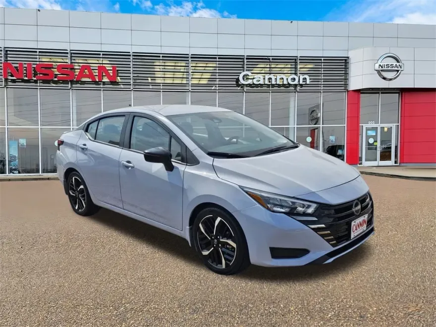 2024 Nissan Versa 1.6 SR photo 1