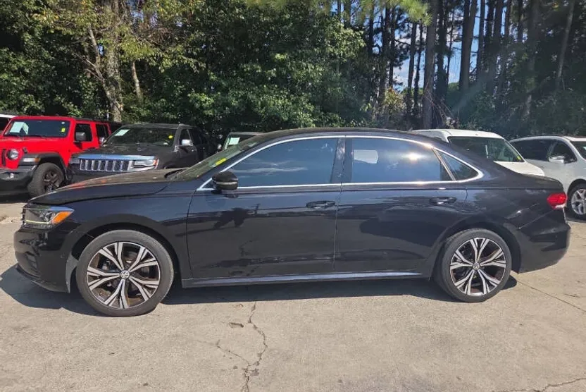 2020 Volkswagen Passat SEL photo 1