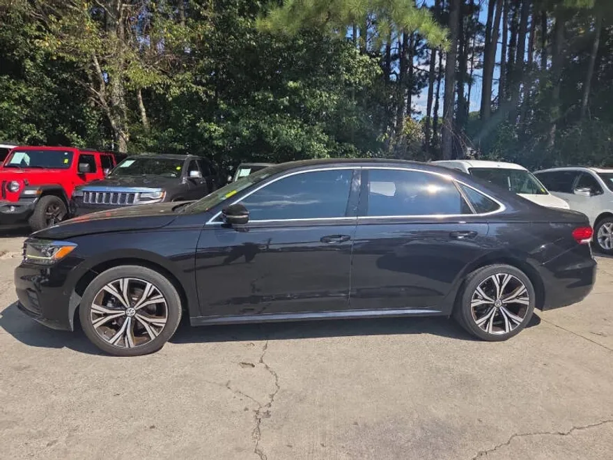 2020 Volkswagen Passat SEL photo 1