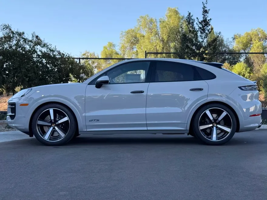 2026 Porsche Cayenne GTS Coupe photo 1