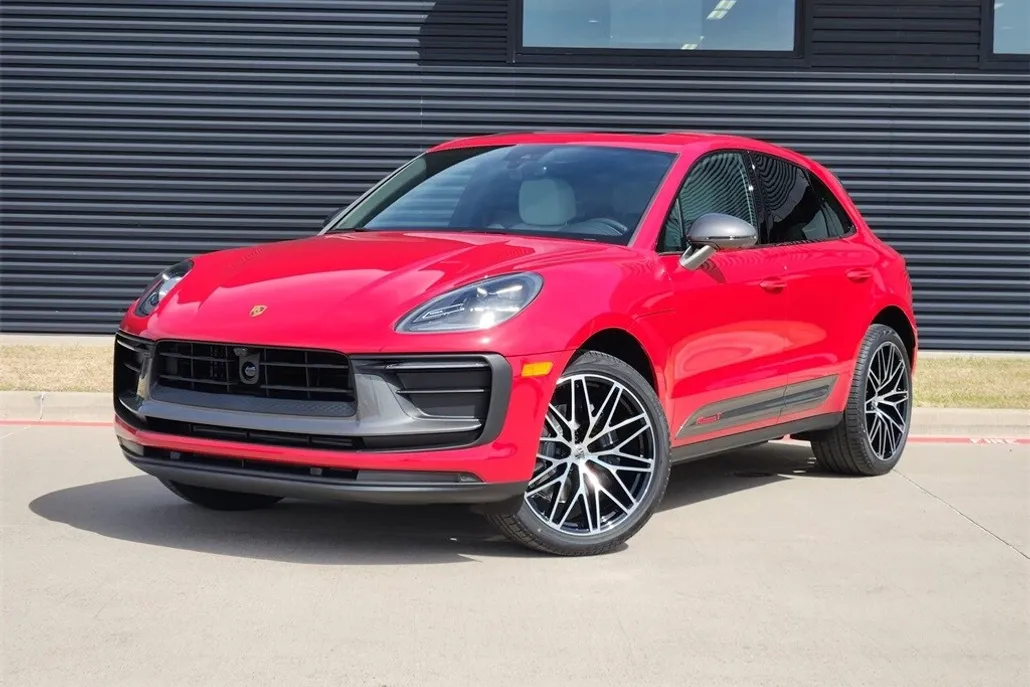 2025 Porsche Macan T photo 1