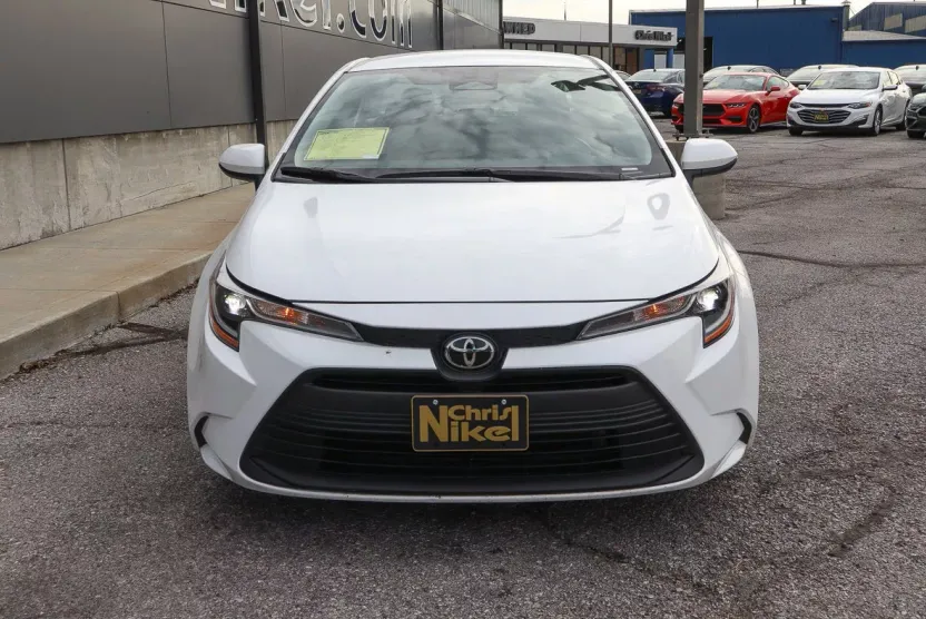2024 Toyota Corolla LE photo 1