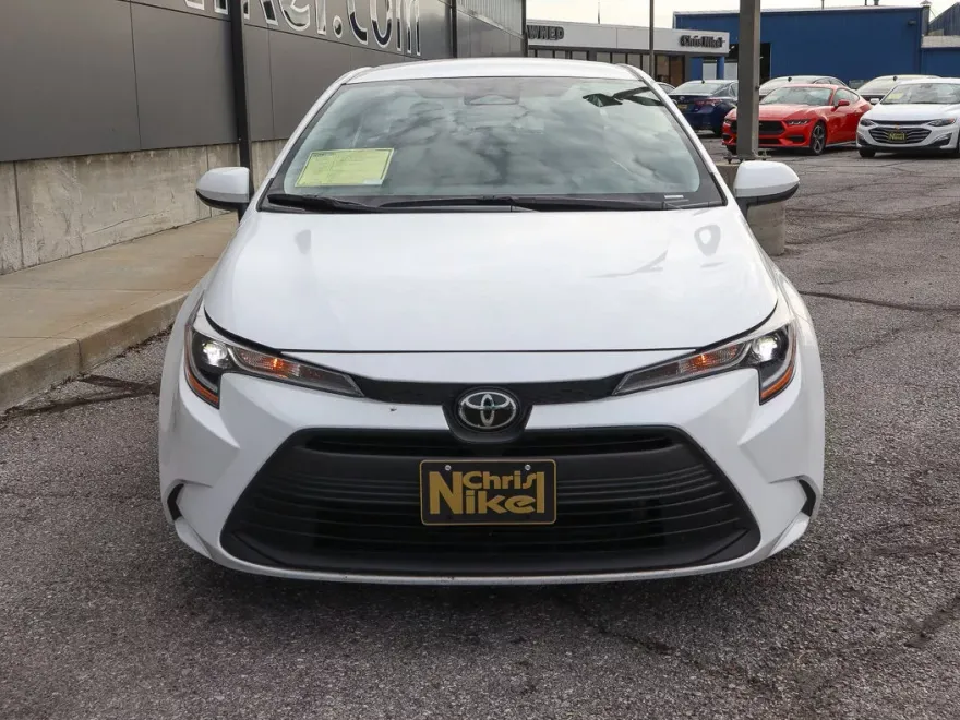 2024 Toyota Corolla LE photo 1