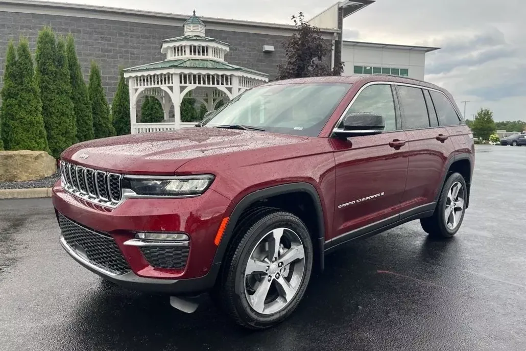 2025 Jeep Grand Cherokee Limited photo 1
