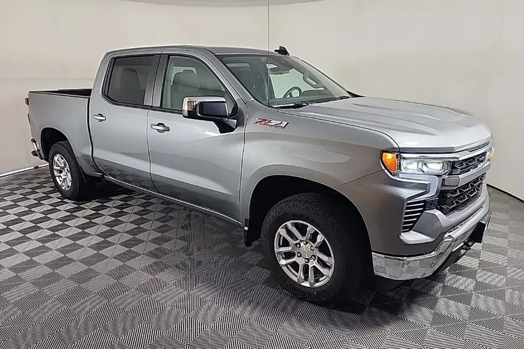 2026 Chevrolet Silverado 1500 LT photo 1