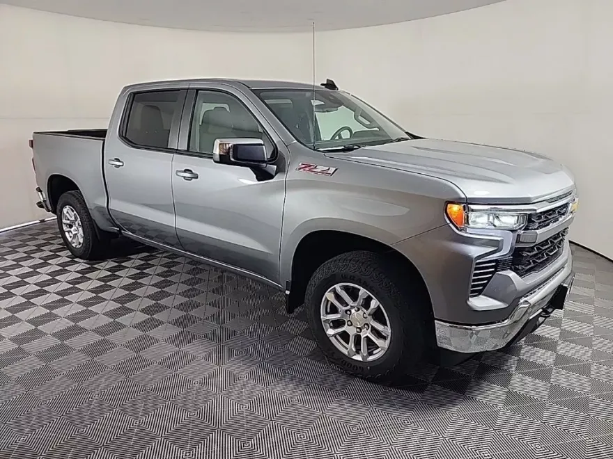 2026 Chevrolet Silverado 1500 LT photo 1