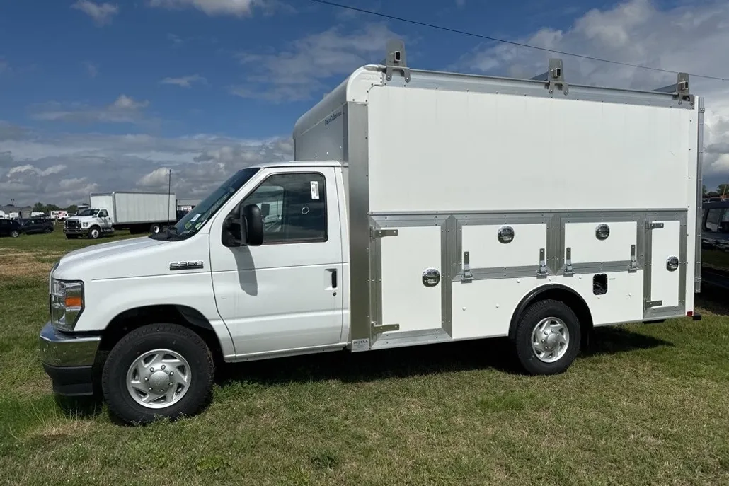 2025 Ford E-350 Base photo 1