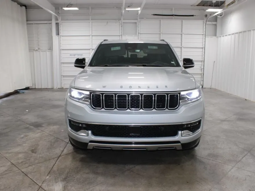 2023 Jeep Wagoneer L Series III photo 1