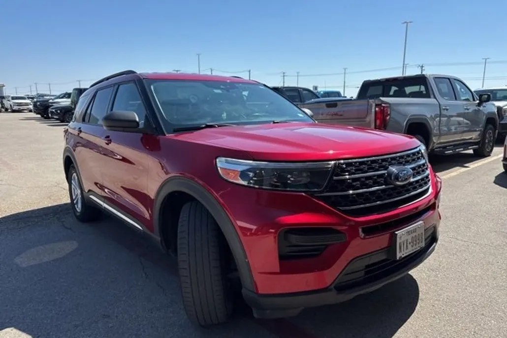 2020 Ford Explorer XLT photo 1