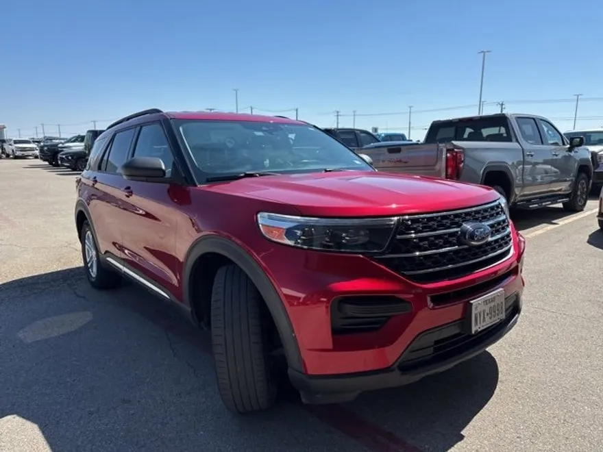 2020 Ford Explorer XLT photo 1