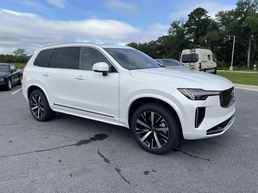 2026 Volvo XC90 B5 Core photo 1