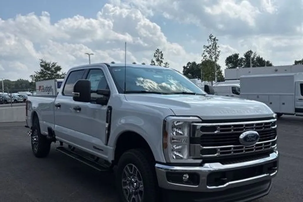 2025 Ford F-350 XLT photo 1