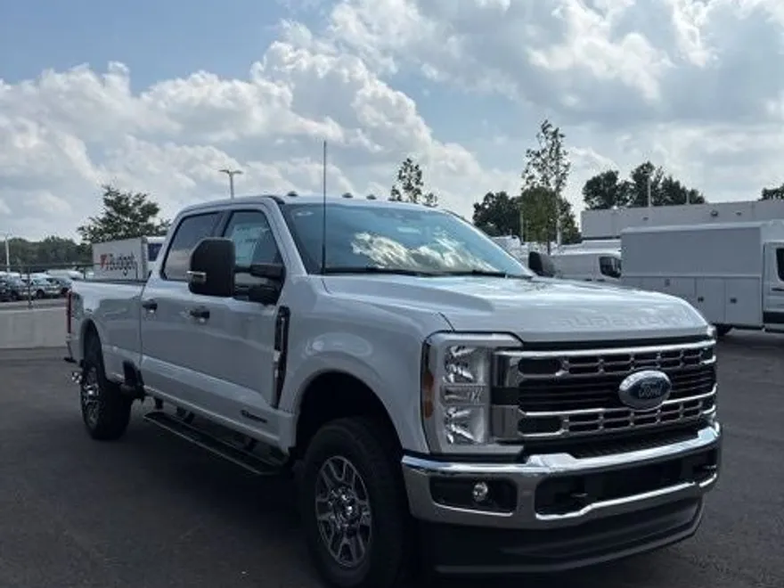 2025 Ford F-350 XLT photo 1