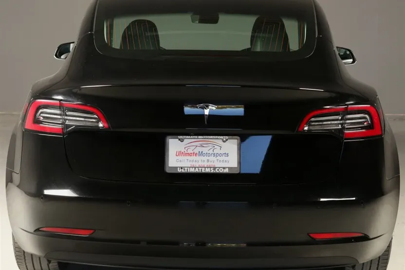 2018 Tesla Model 3 Long Range photo 1