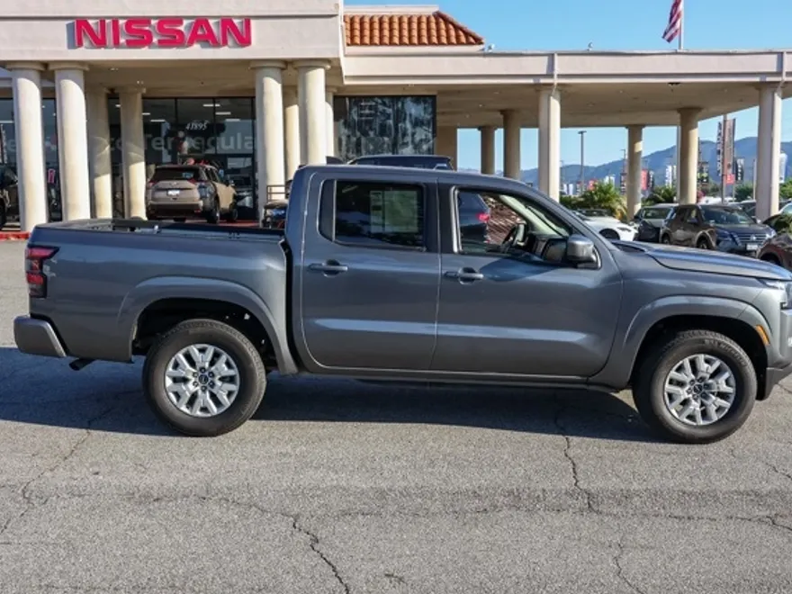2024 Nissan Frontier SV photo 1