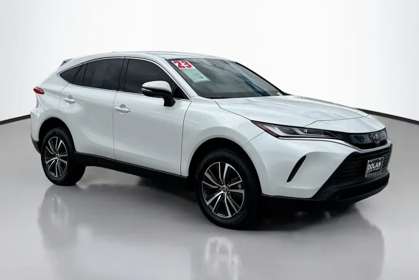 2023 Toyota Venza LE photo 1