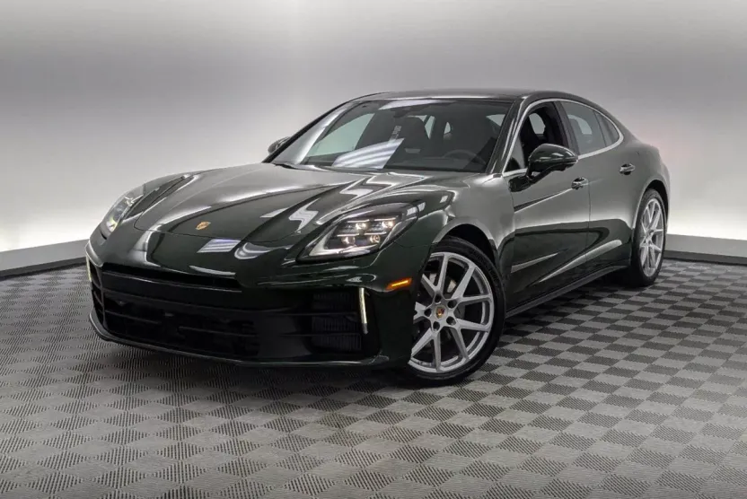 2025 Porsche Panamera 4 photo 1