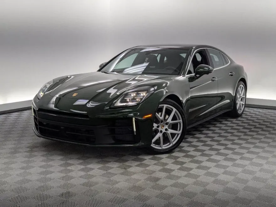 2025 Porsche Panamera 4 photo 1