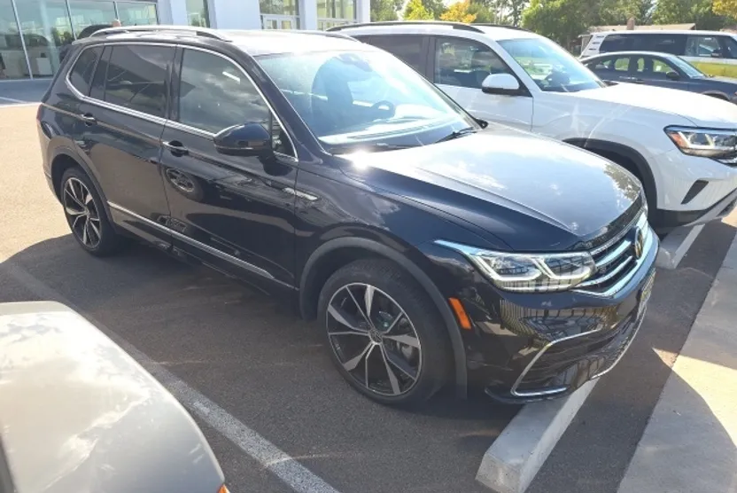 2022 Volkswagen Tiguan SEL Premium R-Line photo 1
