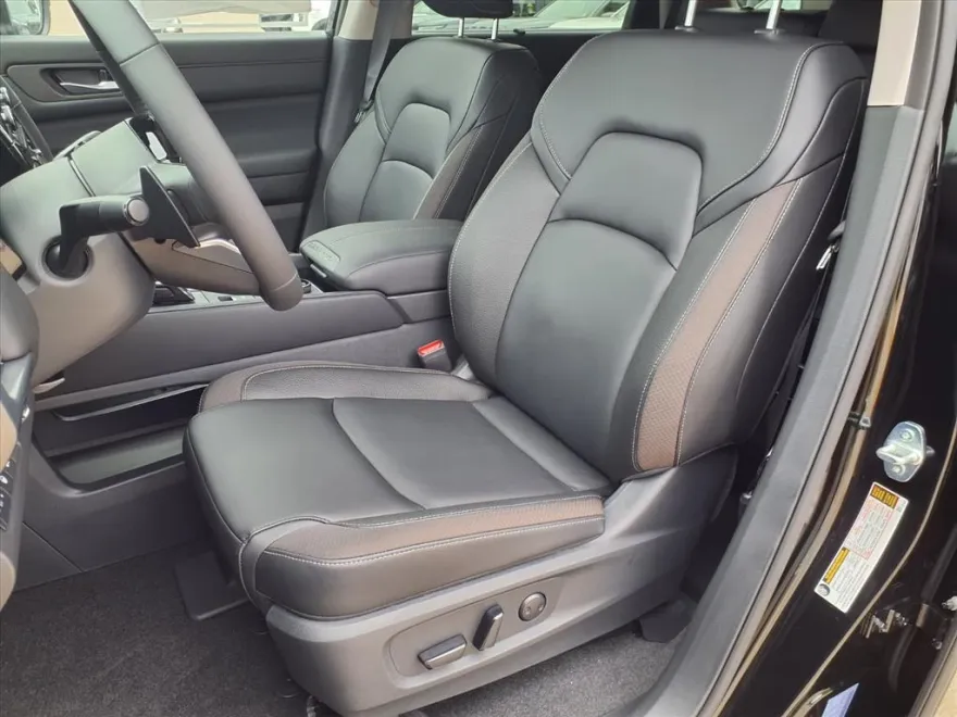 2025 Nissan Pathfinder SL photo 1