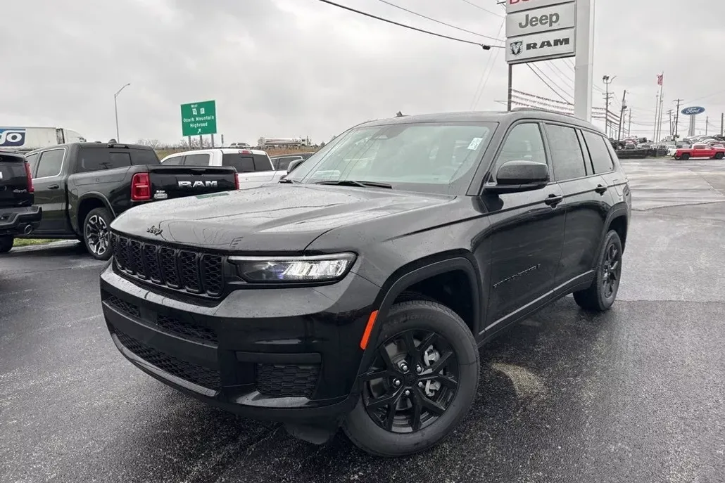 2025 Jeep Grand Cherokee Altitude photo 1