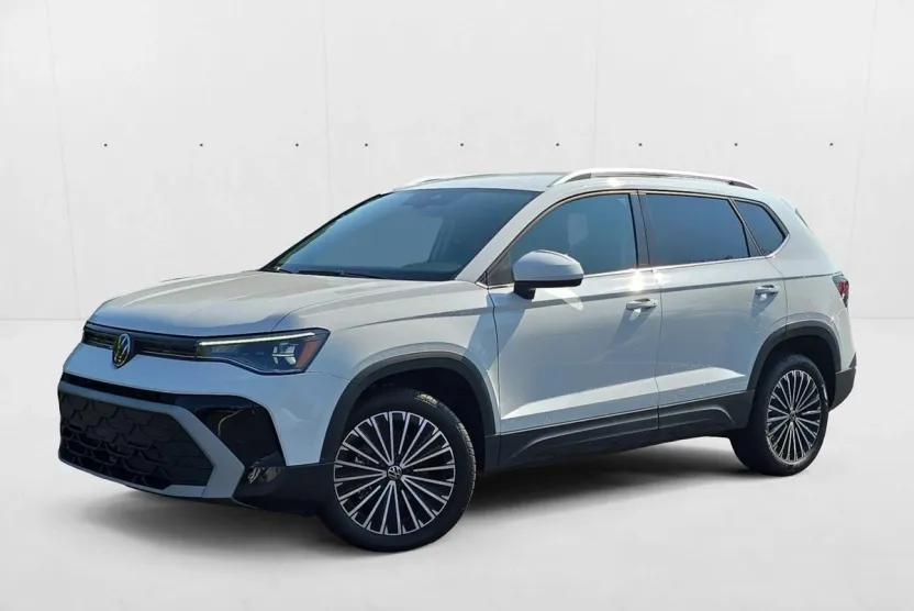 2025 Volkswagen Taos SE photo 1