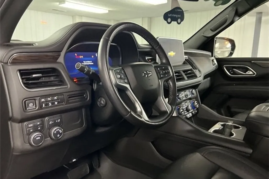 2023 Chevrolet Suburban Z71 photo 1