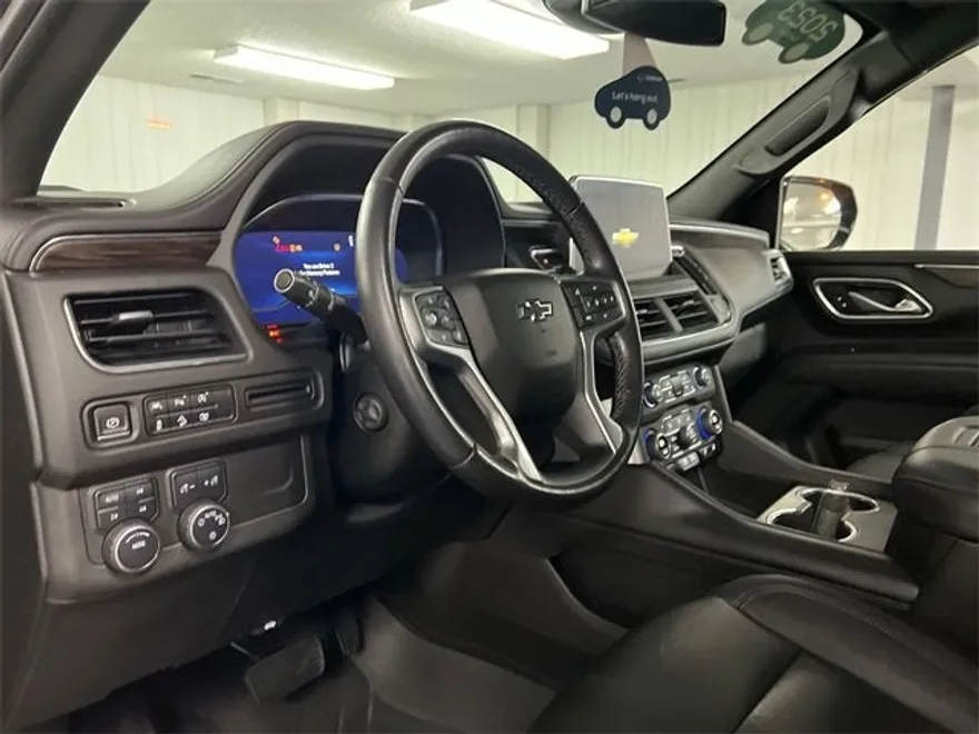 2023 Chevrolet Suburban Z71 photo 1