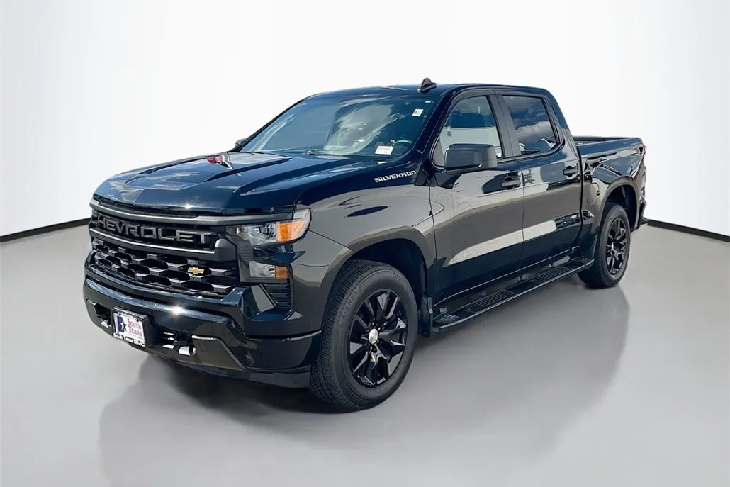 2023 Chevrolet Silverado 1500 Custom photo 1