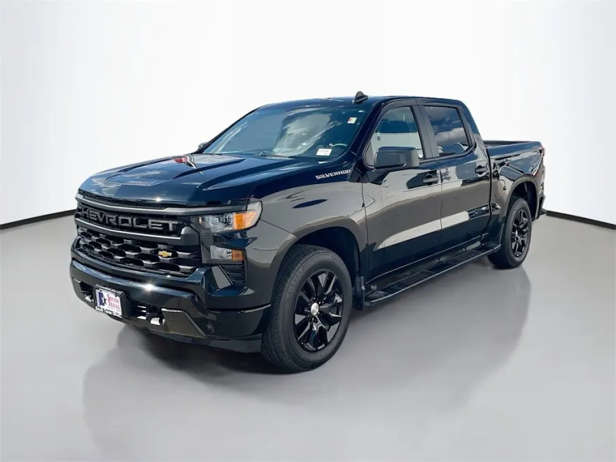 2023 Chevrolet Silverado 1500 Custom photo 1