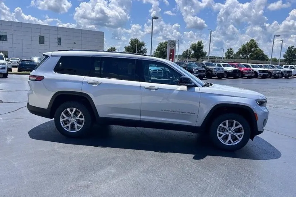 2022 Jeep Grand Cherokee Limited photo 1