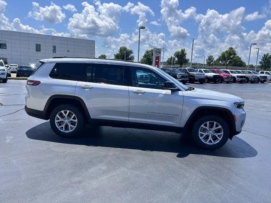 2022 Jeep Grand Cherokee Limited photo 1