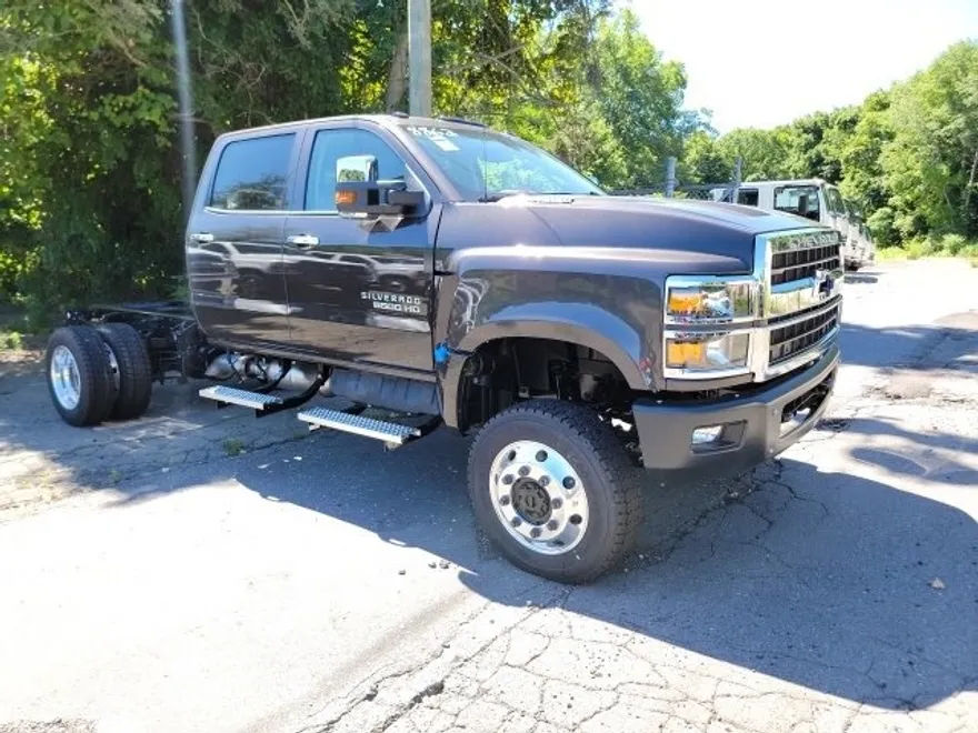 2023 Chevrolet Silverado 5500HD Work Truck photo 1