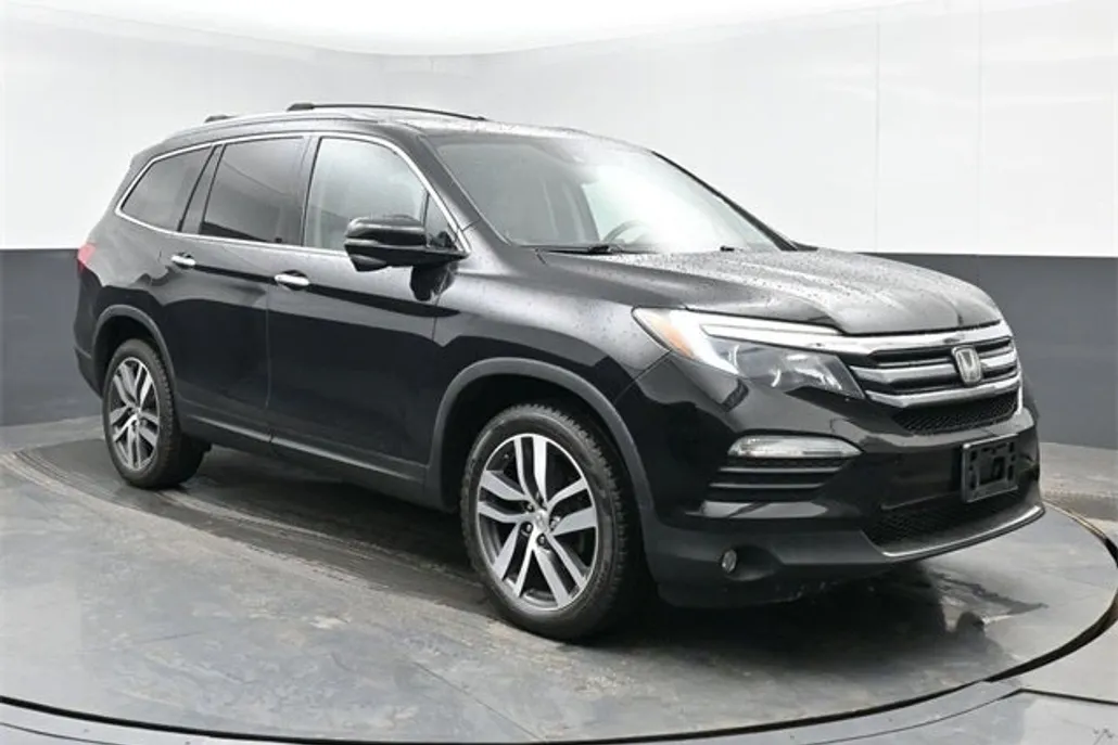 2017 Honda Pilot Touring photo 1