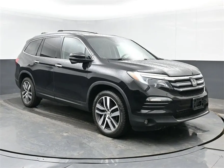 2017 Honda Pilot Touring photo 1