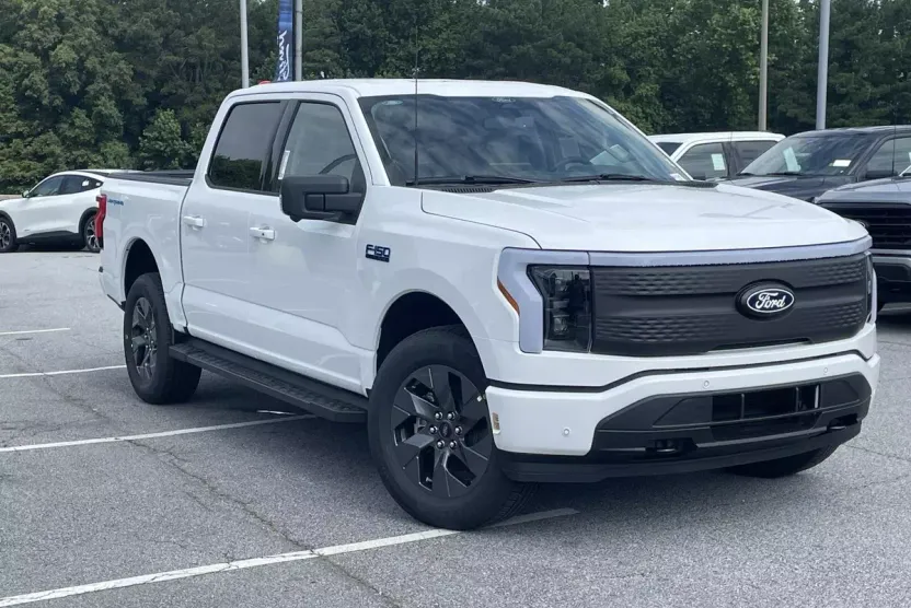 2025 Ford F-150 Lightning photo 1