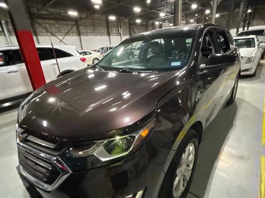 2020 Chevrolet Equinox LT photo 1