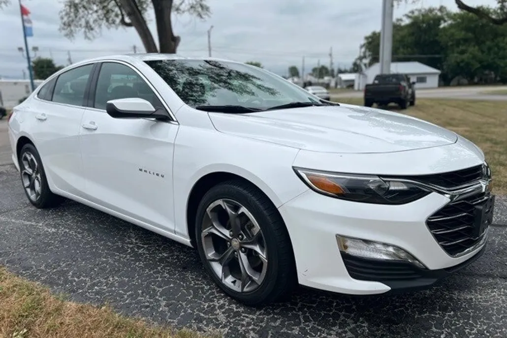 2023 Chevrolet Malibu 1LT photo 1