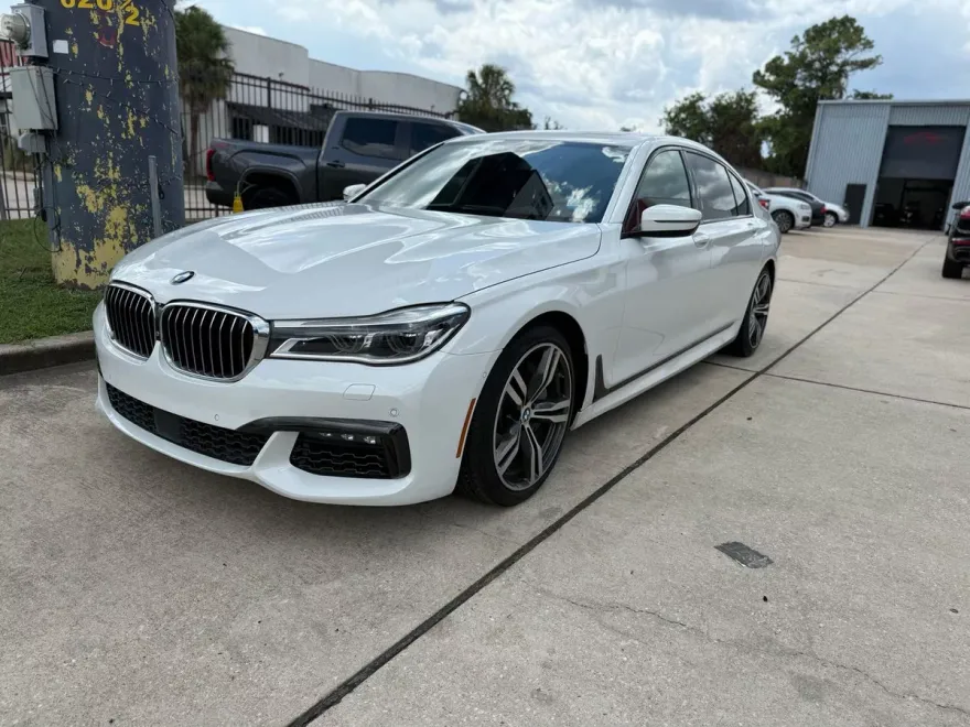 2018 Bmw 750i Sedan photo 1