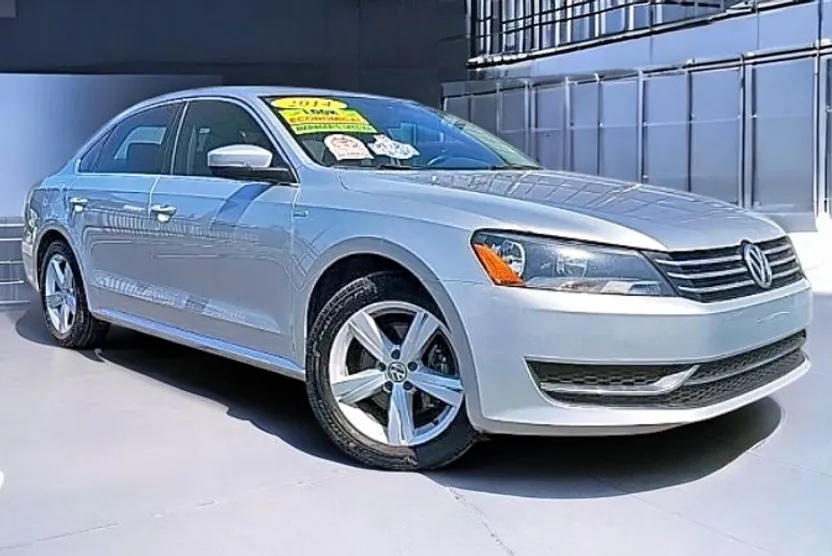 2014 Volkswagen Passat S photo 1