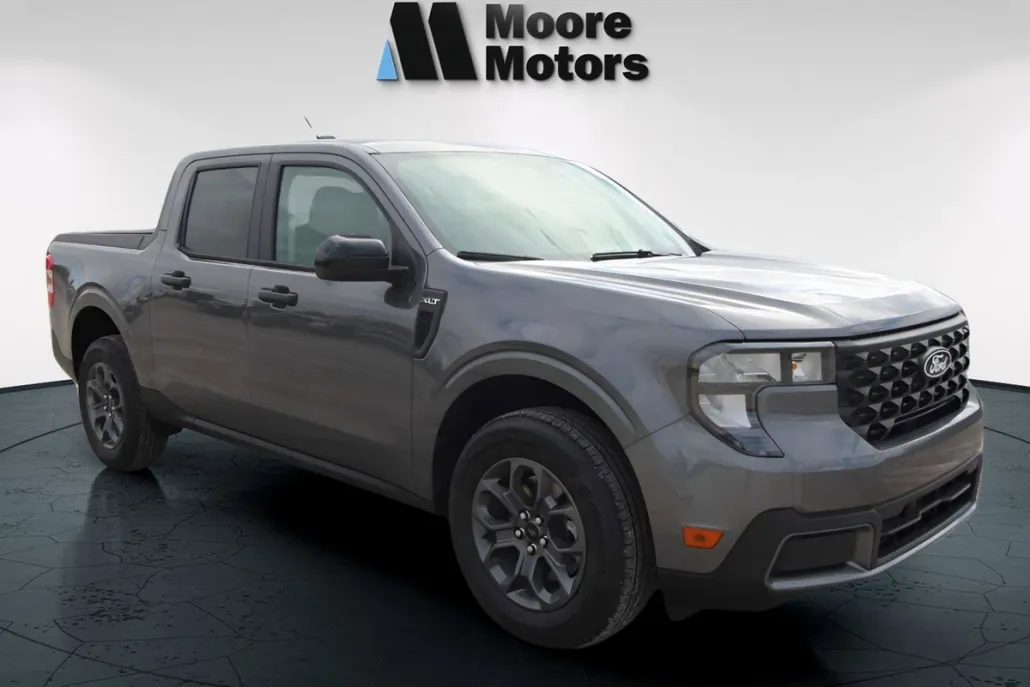 2025 Ford Maverick XLT photo 1