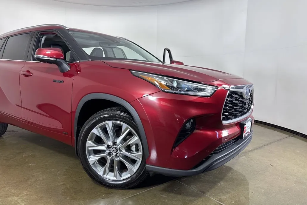 2021 Toyota Highlander Hybrid Limited photo 1