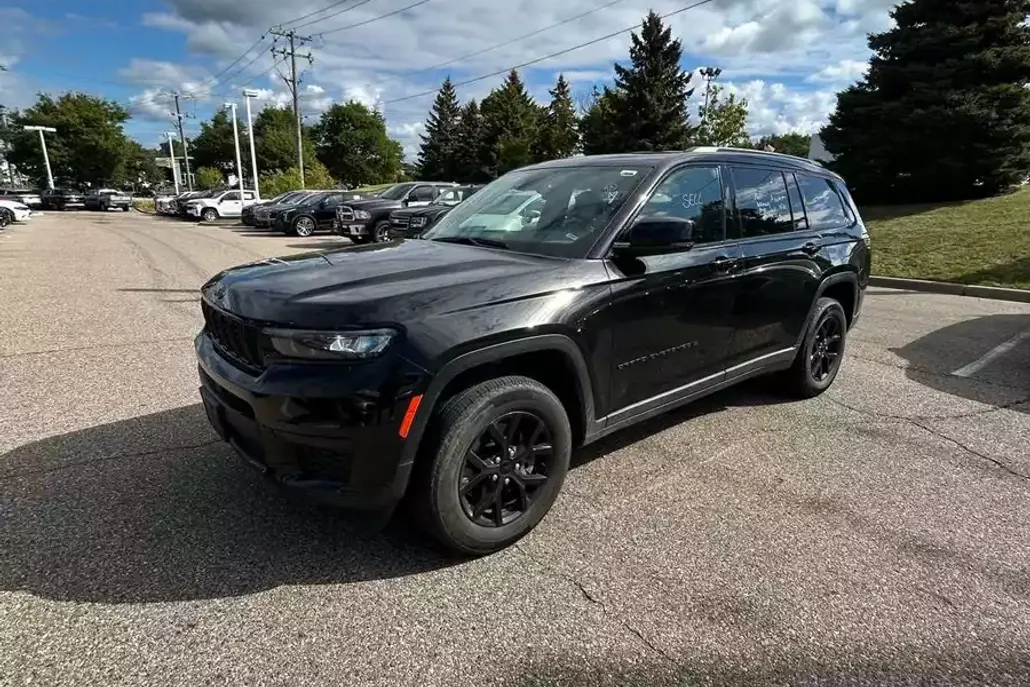 2024 Jeep Grand Cherokee Altitude photo 1